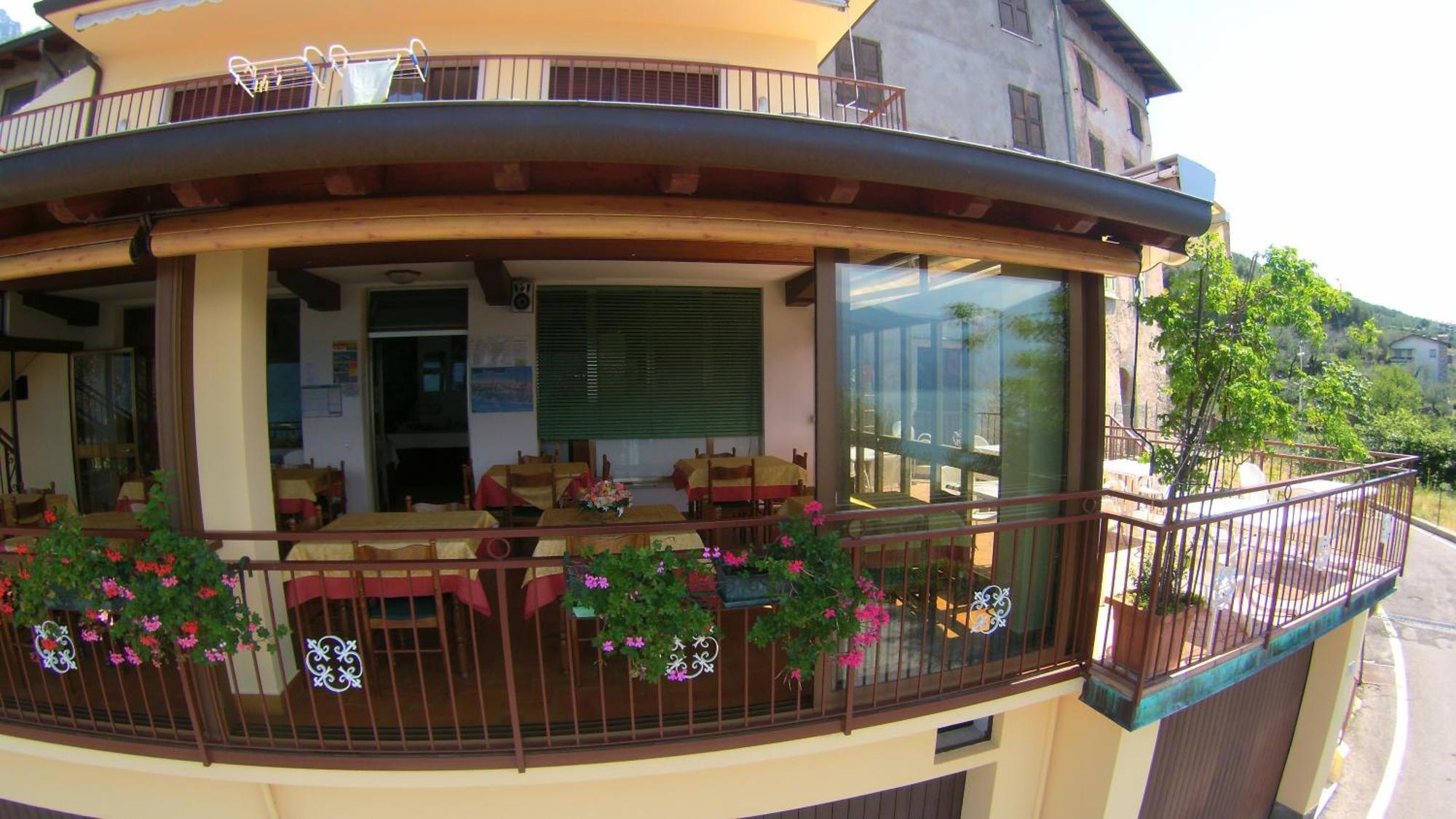 Hotel Residence Panoramica Бренцоне сул Гарда Стая снимка