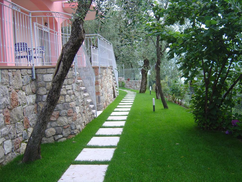 Hotel Residence Panoramica Бренцоне сул Гарда Екстериор снимка