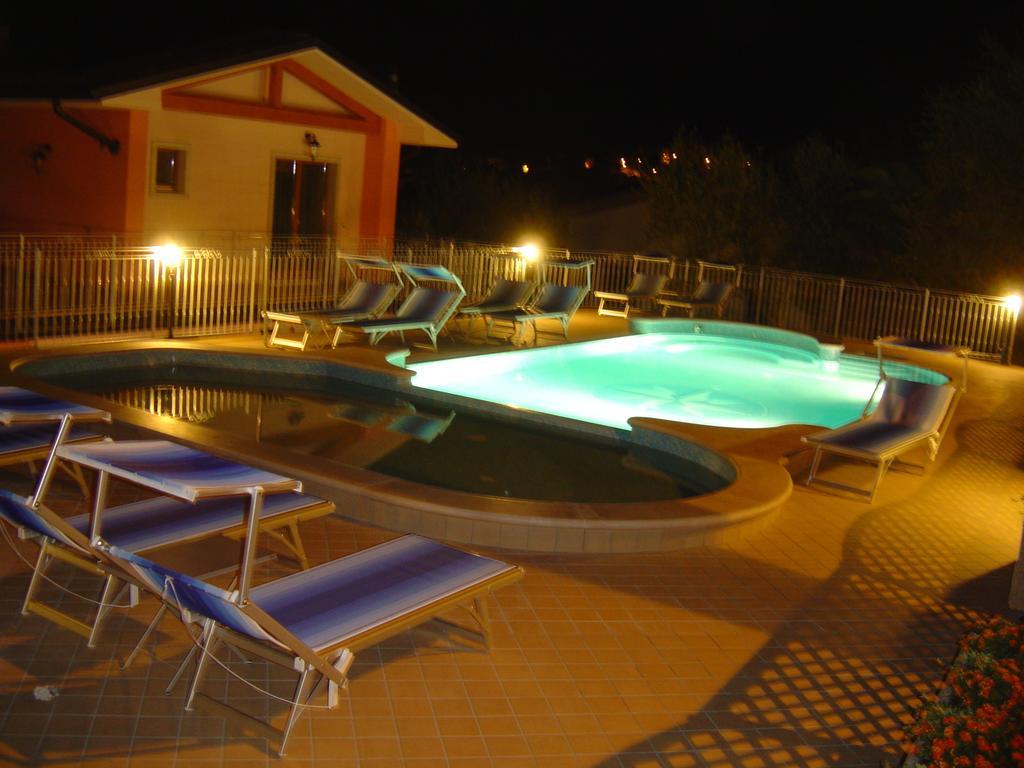 Hotel Residence Panoramica Бренцоне сул Гарда Екстериор снимка